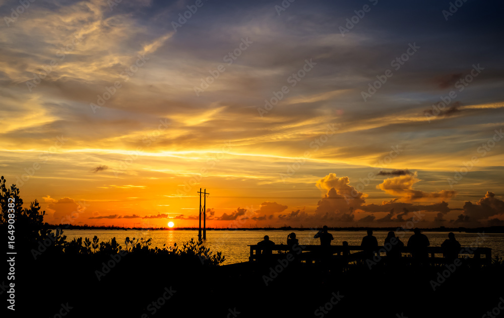 Fototapeta premium Observe The Sunset