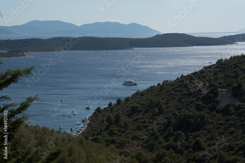 Paysage de la côte dalmate entre Split et Hvar © Francois