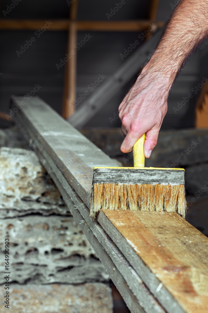 Processing of wooden beams with copper sulfate Processing of wooden beams with copper sulfate
