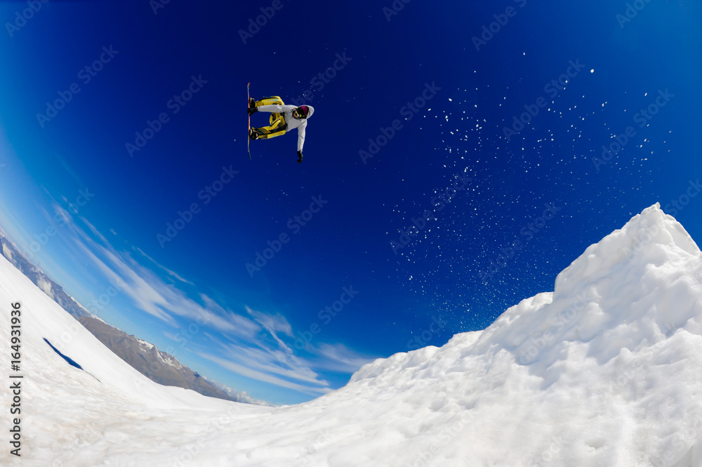 Snowboard freestyle big air jump les 2 alpes