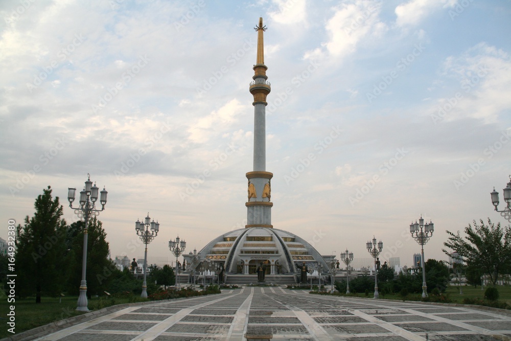 Monument de l'indépendance au Turkmenistan