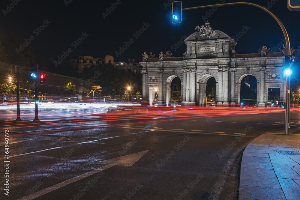 Fototapeta premium Puerta del Alcala at night
