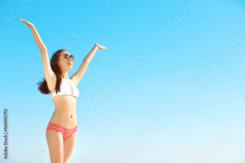 Beautiful young woman in bi...