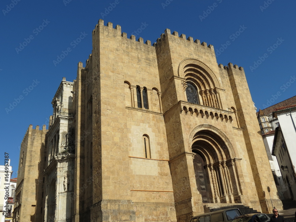 Portugal - Coimbra - Façade principale de l'Ancienne cathédrale