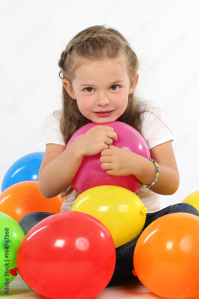 Kleines Mädchen mit Luftballons Kleines Mädchen mit Luftballons