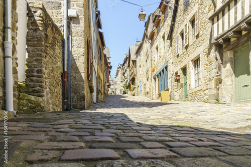 Blick in die Rue du Jerzual bzw. Rue du Petit Fort in der Altstadt von Dinan photo