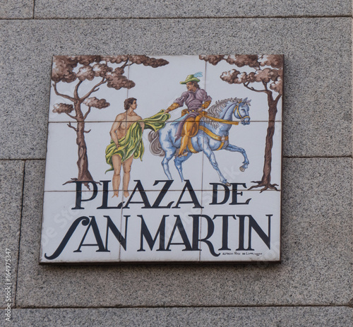 schönes Straßenschild in Madrid