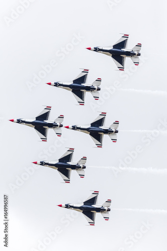 Canvas Print The Thunderbirds in tight formation