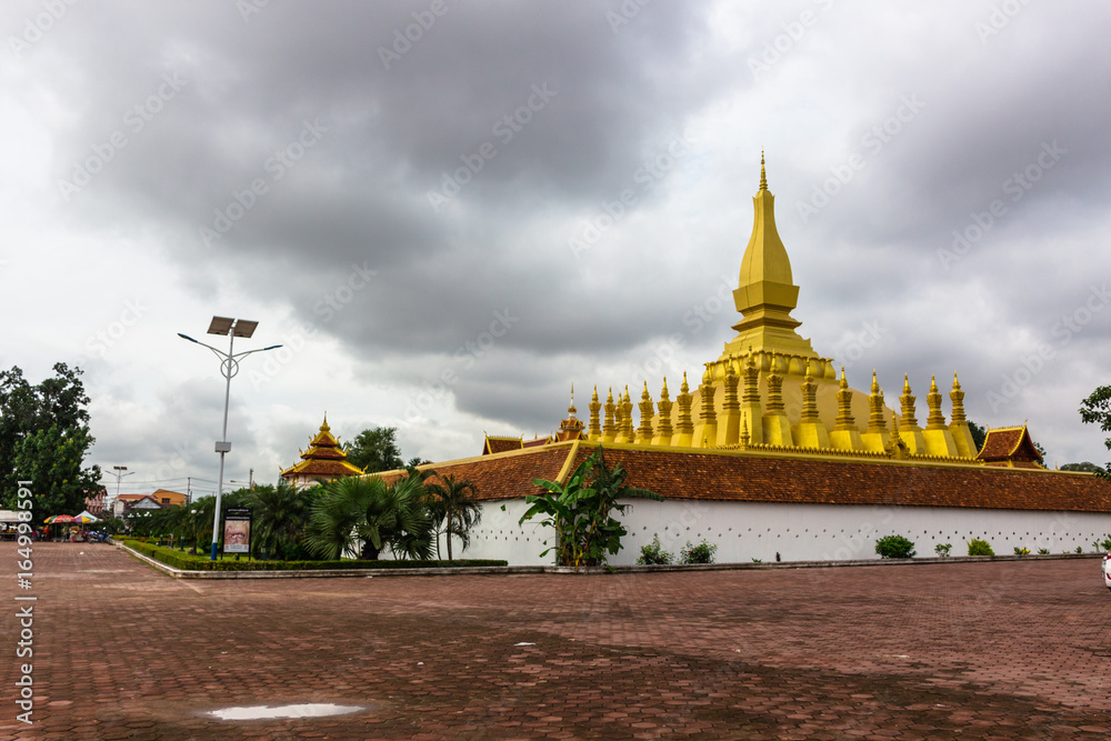 Naklejka premium Great Sacred Stupa・Pha That Luang・Laos : タート・ルアン・ビエンチャン・寺