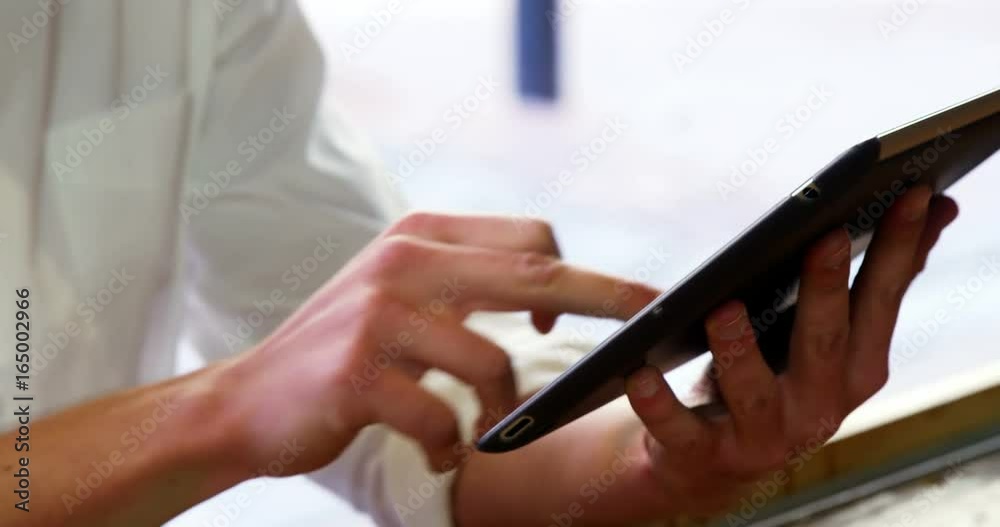 Male customer using digital tablet in cafÌÄå© Male customer using digital tablet in cafÌÄå©