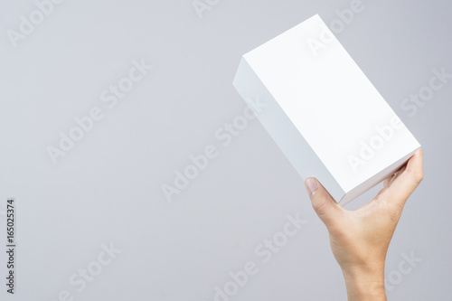 Konstfotografi Hand holding blank white box give gift
