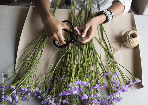 Fresh Statis Flowers Arrangement Decorative