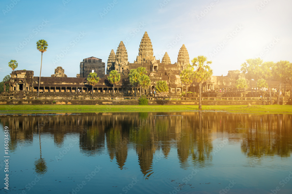 Obraz premium Angkor Wat the largest religious temple in the world, One of the most famous UNESCO world heritage sites of Siem Reap in Cambodia.