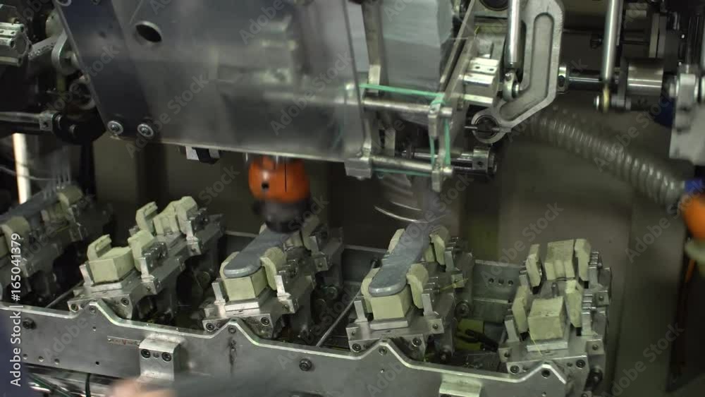 Process of working semi-automatic machine for the production of brushes for the floor 4k. Process of working semi-automatic machine for the production of brushes for the floor 4k.