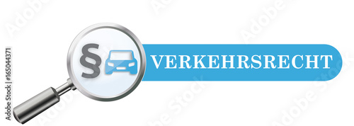 Lupe mit einem Auto, Paragrafen und dem Wort Verkehrsrecht