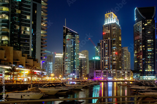 Объединённые Арабские Эмираты. Дубай. Вечер на набережной.