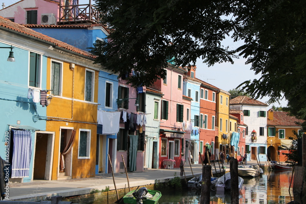 Obraz premium Italie, Burano, maison, coloré, couleurs, voyage, découverte, barque, Venise, île, rue, habitation