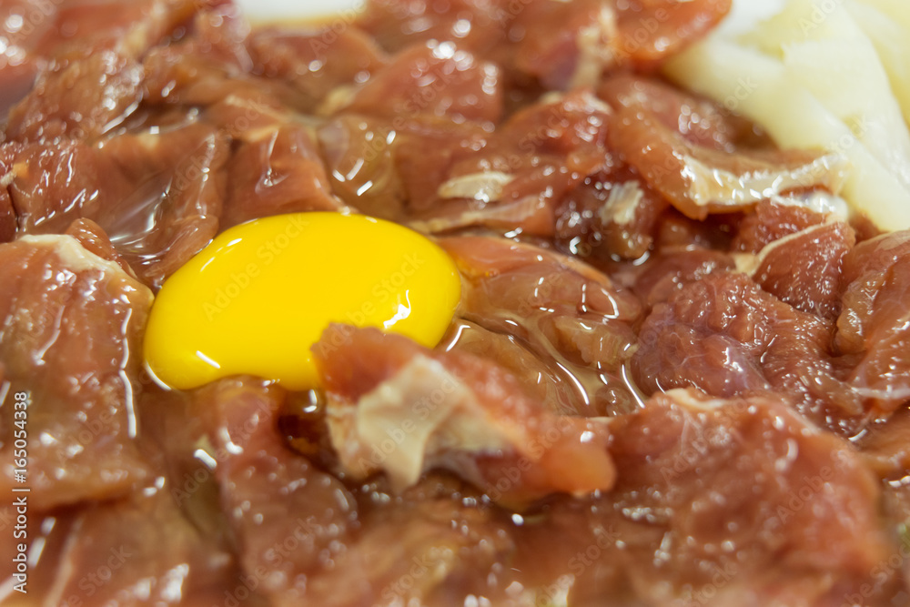 Marinate meat from egg or yolk for barbecue or sukiyaki Marinate meat from egg or yolk for barbecue or sukiyaki