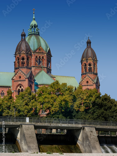 Die evangelisch-lutherische Pfarrkirche St. Lukas in München an der Isar, Lukaskirche,   photo