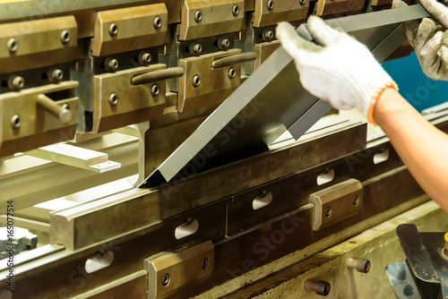 ベンディングマシン