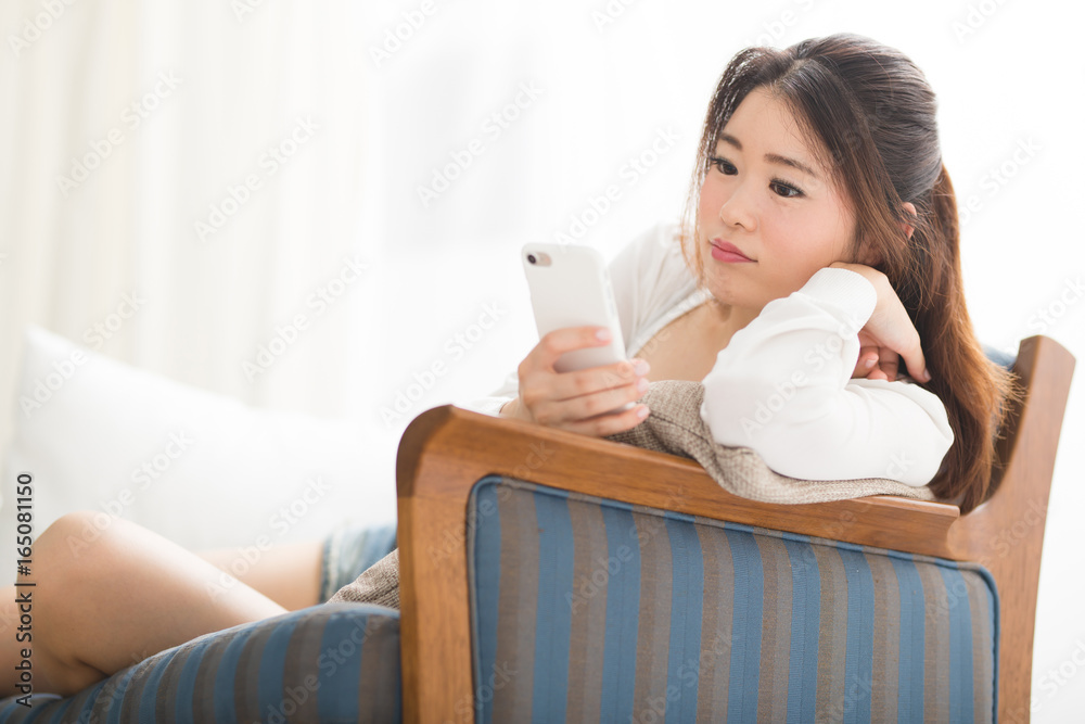 スマホ・女性 スマホ・女性