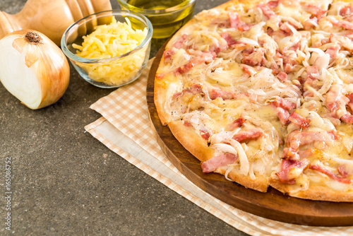 Tarte flambé pizza photo