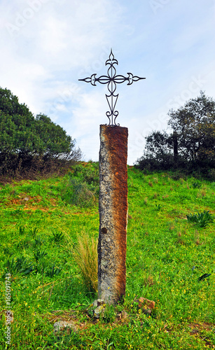 Cruz de Hierro en el camino mozárabe de Santiago, Cerro Muriano, Provincia de Córdoba, Andalucía, España
