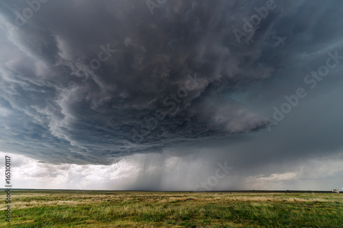 Dark storm clouds from supercell thunderstorm © JSirlin