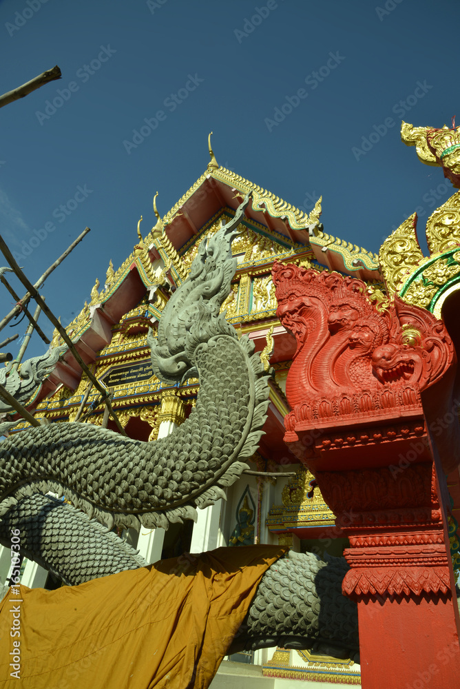 Fototapeta premium Buddhistische Tempel in Nakhon Phanom, Thailand an der Grenze zu Laos
