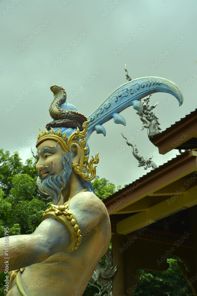 Fototapeta premium Buddhistische Tempel in Nakhon Phanom, Thailand an der Grenze zu Laos