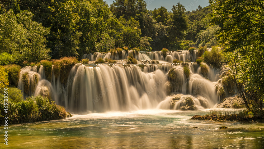 Naklejka premium Wonderful Waterfall