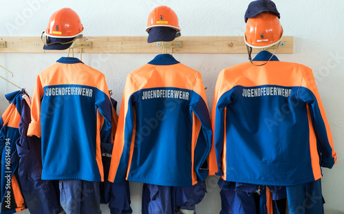 Feuerwehr / Uniform der Jugendfeuerwehr in einem Gerätehaus Stock Photo |  Adobe Stock