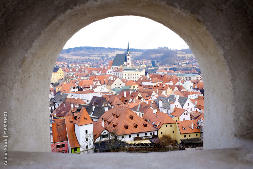 Φωτογραφία A View thru the Arch of Cesky Krumlov, Czech Republic.