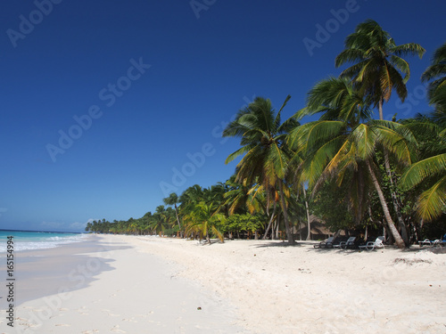 Fototapeta Naklejka Na Ścianę i Meble -  tropical island beach