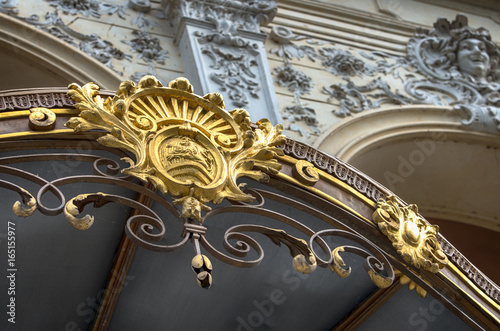 Fotografia Ornaments on baroque building facade