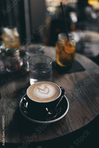 Latte Art im Cafe Urban House in der Altstadt von Bratislava, Slowakei