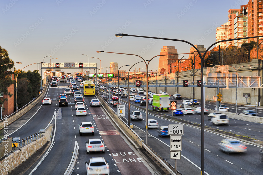 Obraz premium FWY Warring 2 Br Bus Lane
