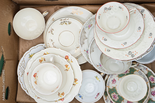 Fotografi coffee tableware / Cardboard box with beautiful old coffeeware