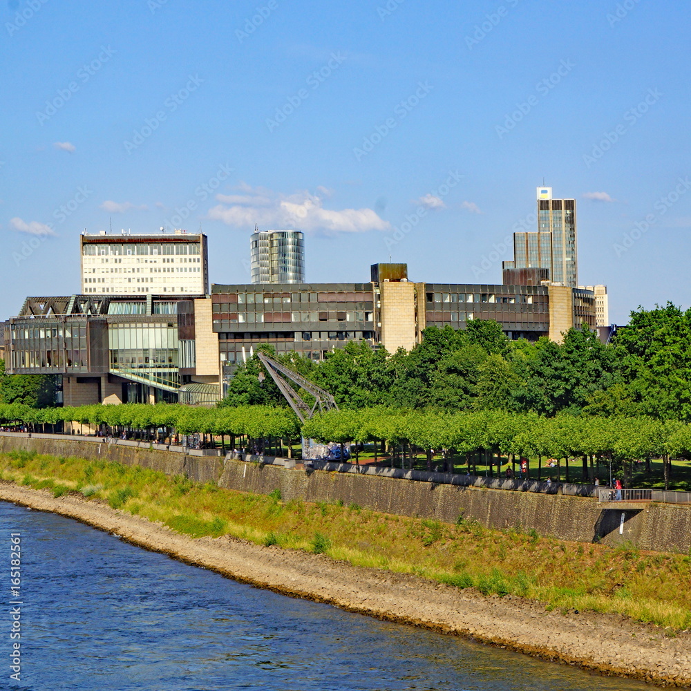 Landtaggebäude NRW in DÜSSELDORF am Rhein