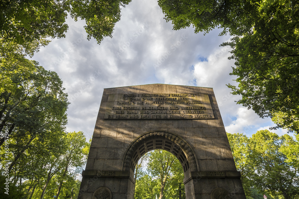 Fototapeta premium russian war memorial in treptow berlin germany