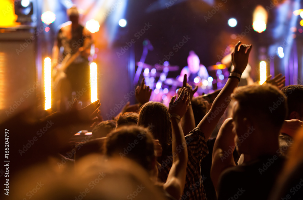 Obraz premium crowd with raised hands at concert - summer music festival