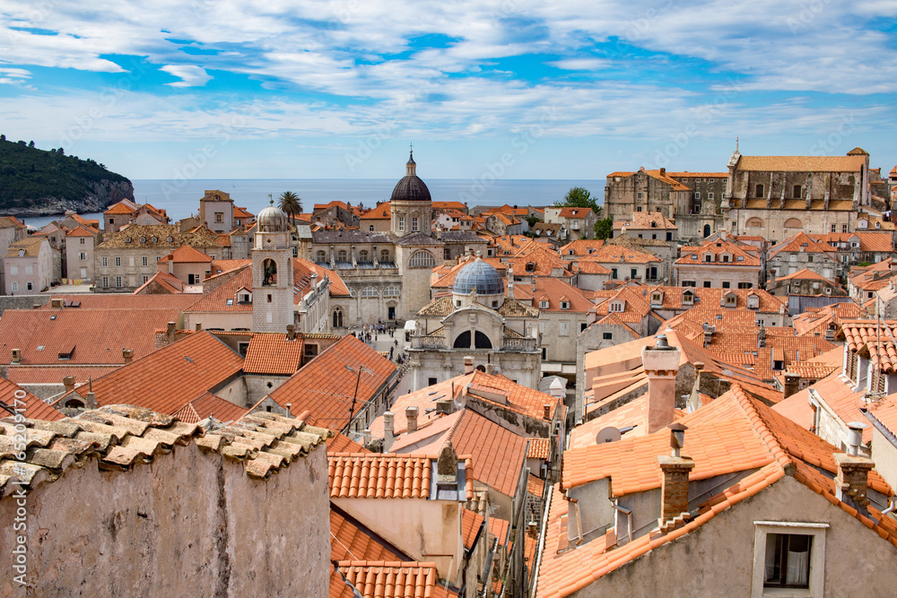 Blick auf die Altstadtdächer von Dubrovnik