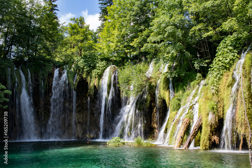 Wasserfall im Nationalpark Plitvicer Seen in Kroatien