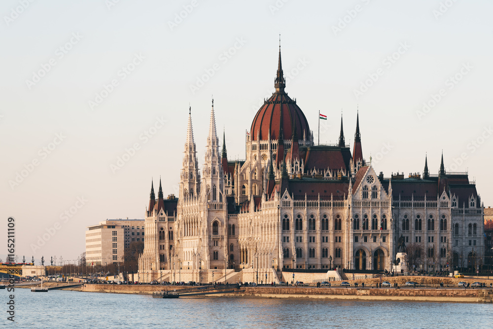 Parlament von Budapest bei Sonnenuntergang, Ungarn Parlament von Budapest bei Sonnenuntergang, Ungarn