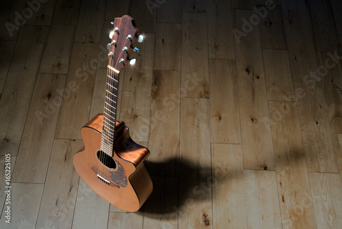 guitare acoustique vue en plongée