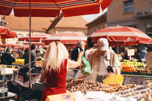 Wochenmarkt in Zagreb, Kroatien photo