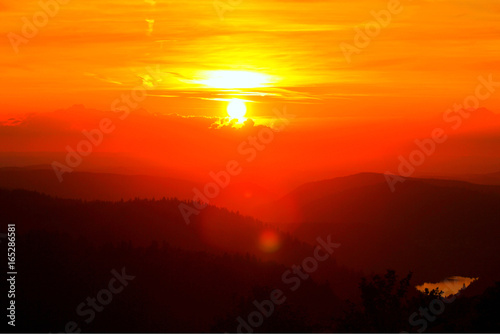 coucher de soleil sur les montagnes vosgiennes