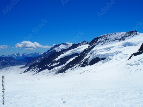 Snow covered Swiss Alps © Jakub Korczyk