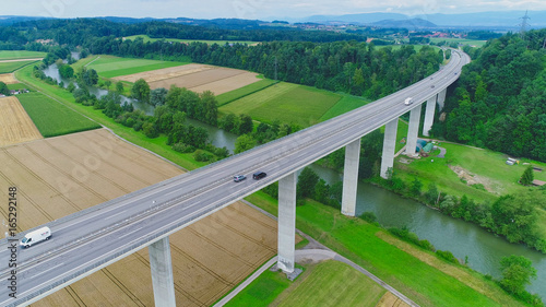 Blick auf Autobahnbrücke  photo