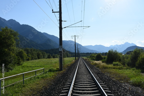 Eisenbahn, Gleis, Schiene, Bahnlinie, elektrifiziert, Oberleitung, Drautahlbahn, Schwelle, Stromleitung photo